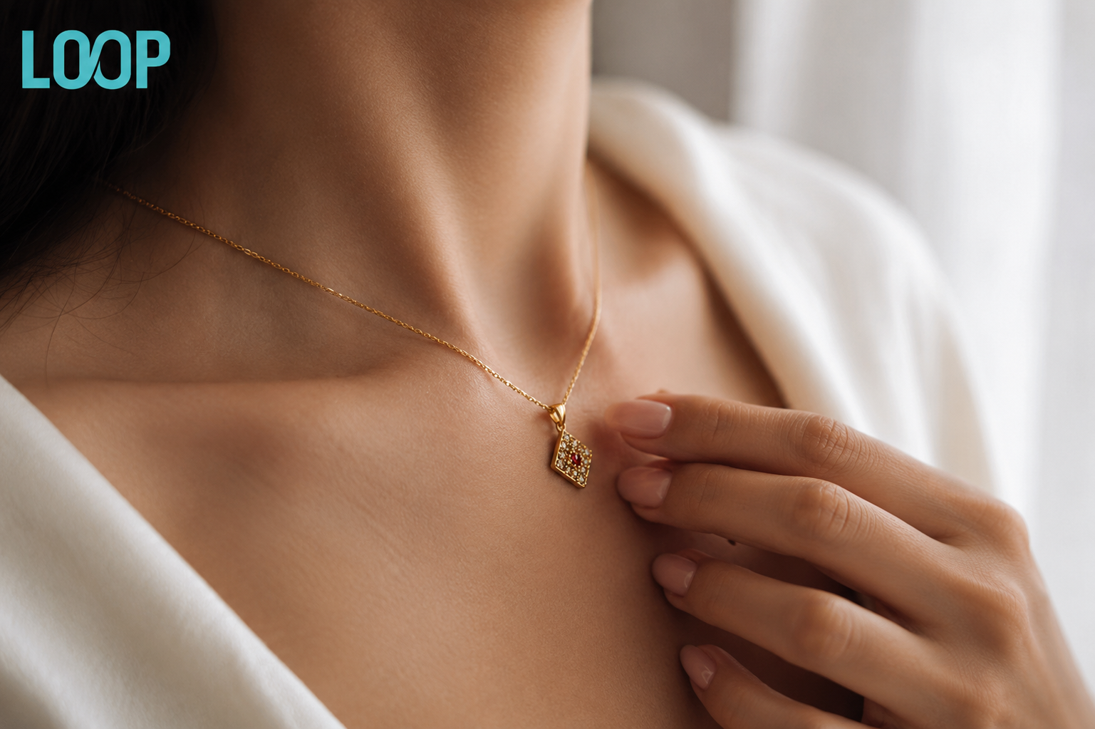 Loop Rhombus Pendant Necklace